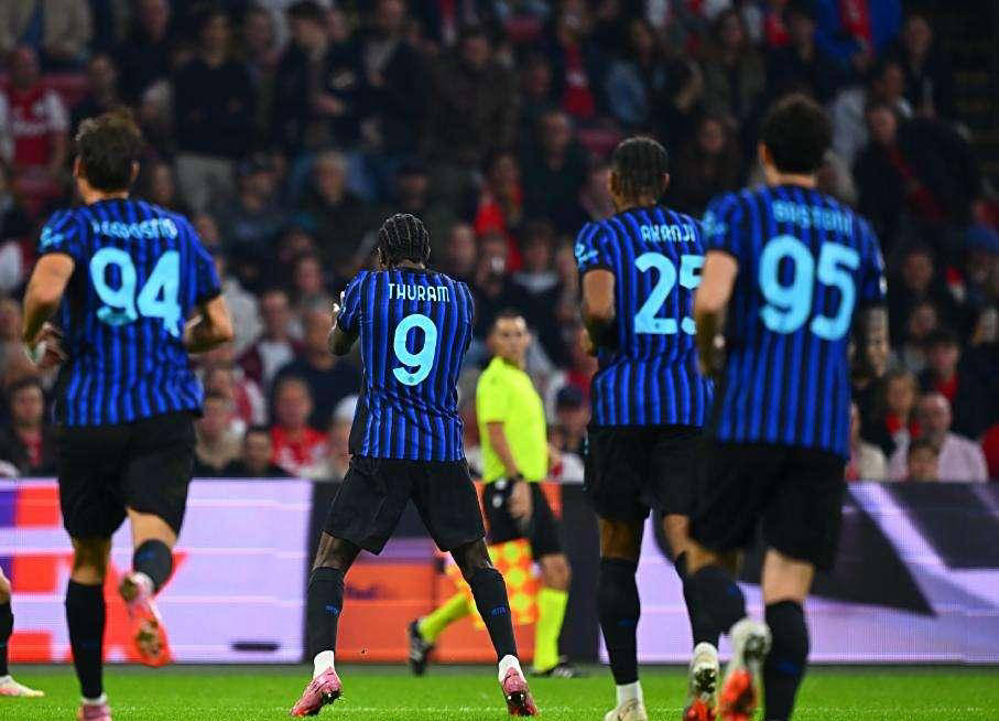 包含阿贾克斯再次取得胜利，表现出色令人瞩目的词条