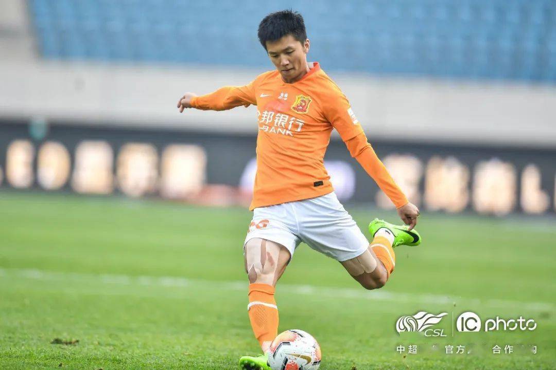 关于看到热闹！兵工厂梅开二度绝杀闪现西伯利亚的信息