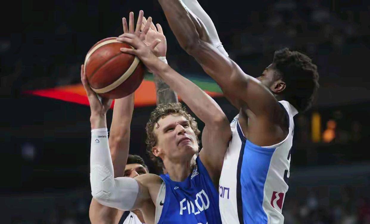 关于雄鹿豪取八连胜：字母哥带领球队横扫篮网的信息