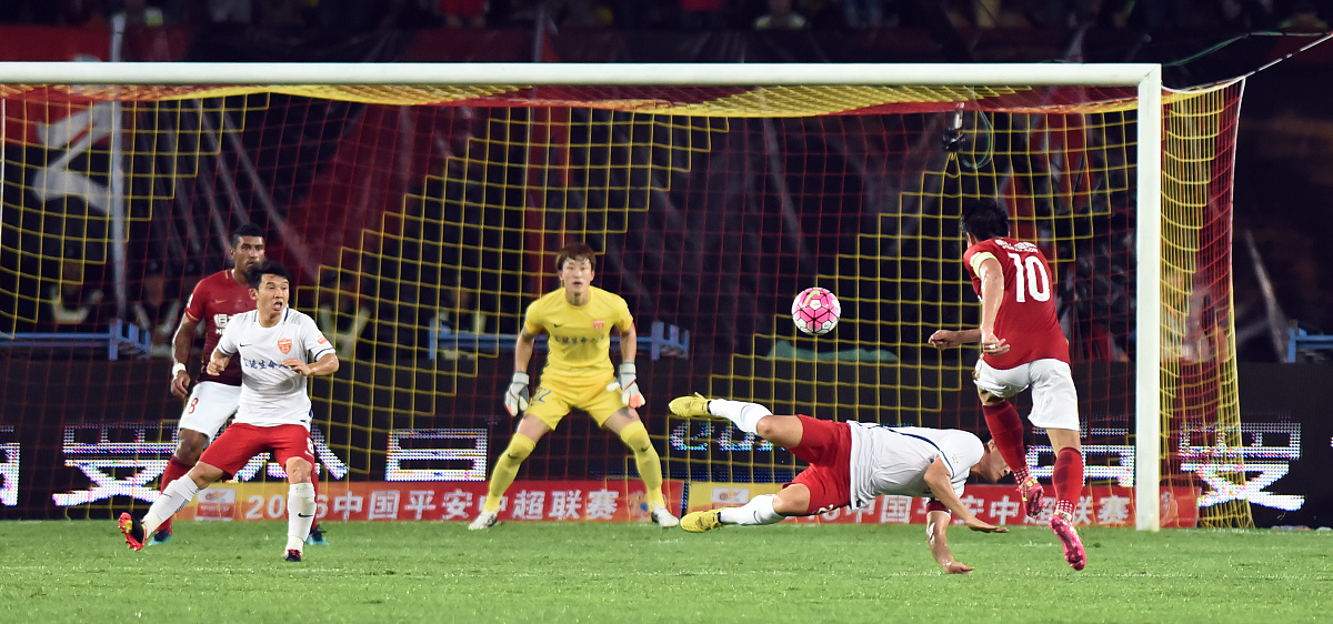 热那亚前锋连斩两球，成为球队希望