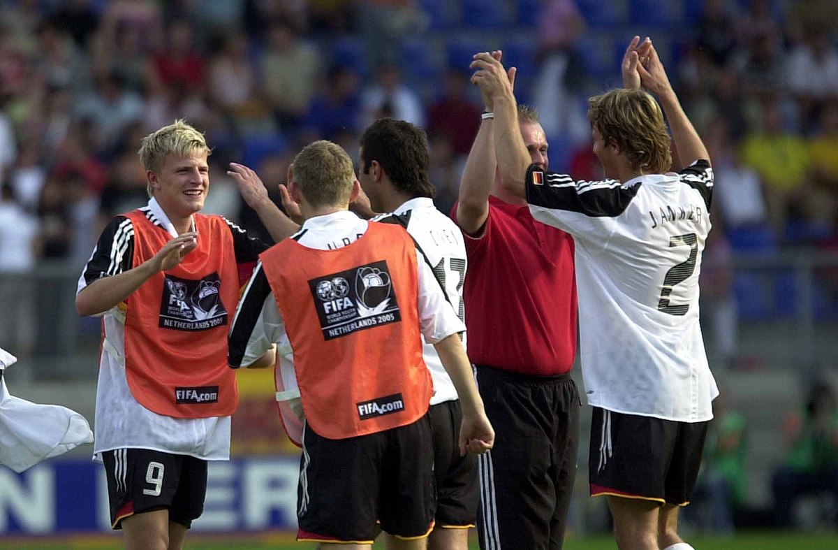 波黑前锋荷兰进攻欧国大赛,表现出色 波黑前锋荷兰进攻欧国大赛,表现出色