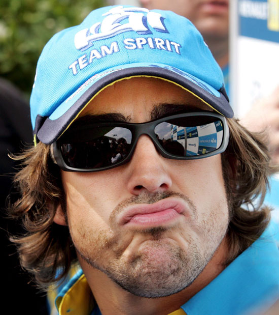 迈凯伦绝杀红牛二队，阿隆索点燃赛场的简单介绍