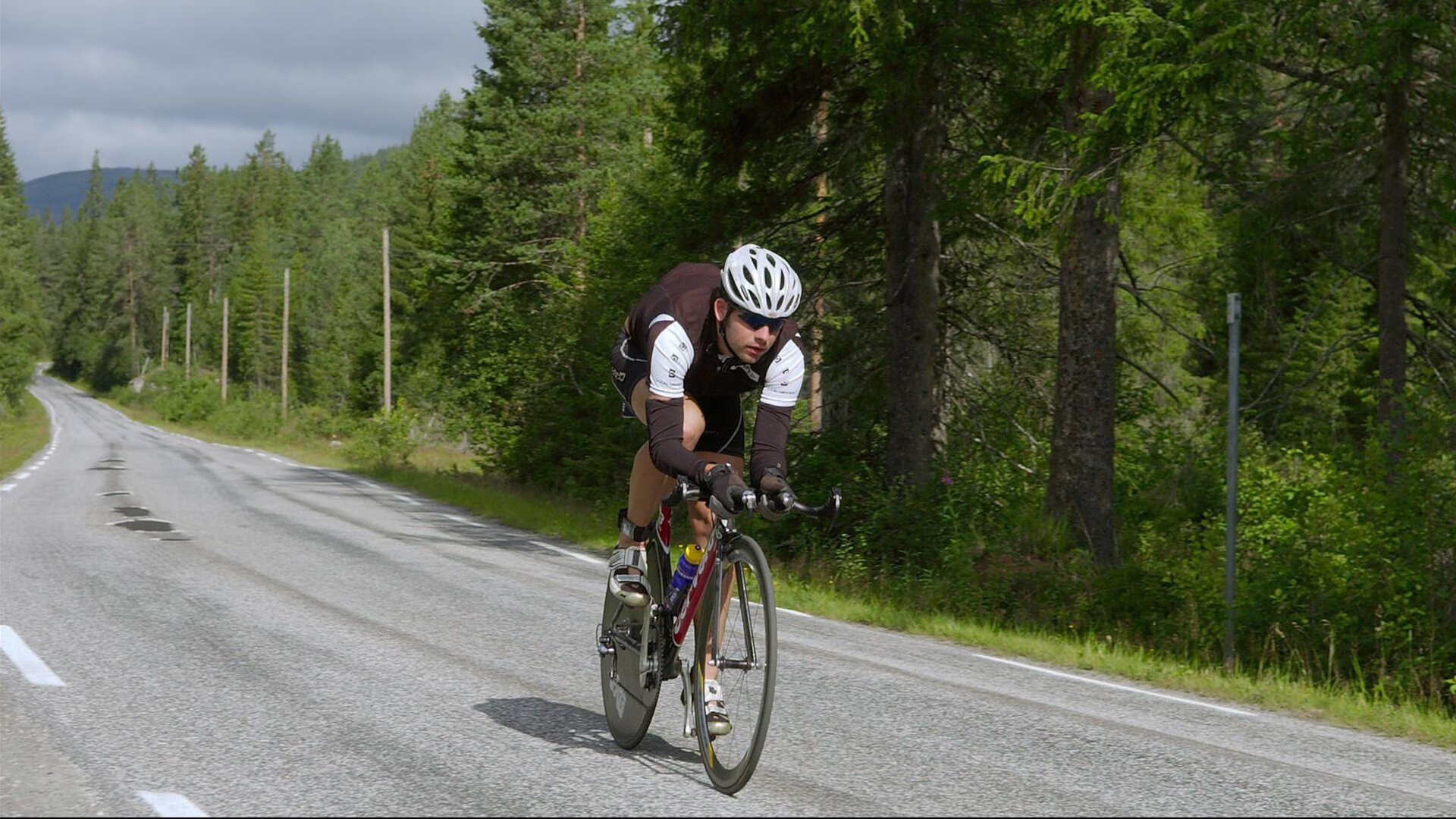 F1引擎与地板脚步的共振,字母哥率队征服不眠街道赛之夜