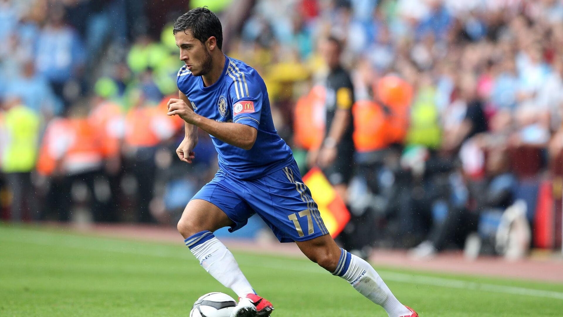 鏖战与高光，泰国足球的坚韧与戴资颖的羽球艺术