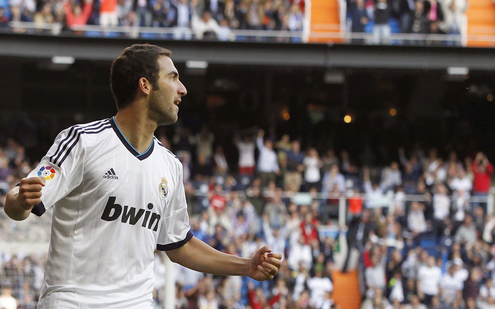 天山脚下铸传奇，易建联独扛大旗率新疆队险胜雄鹿